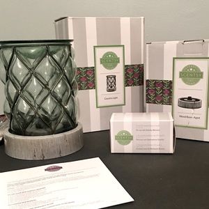 SCENTSY WARMER - COUNTRY LIGHT - New w/box Retired Item